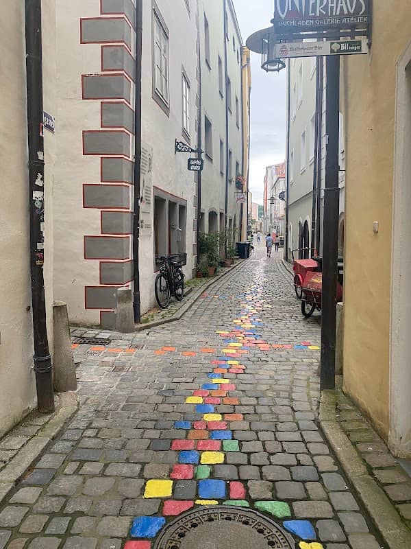 Höllgasse Artists Alley - Image 1