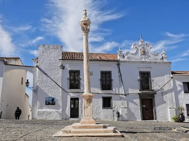 Pelourinho de Monsaraz - Image 1