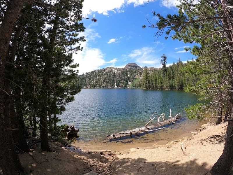 Kinney Lakes Trailhead - Image 1