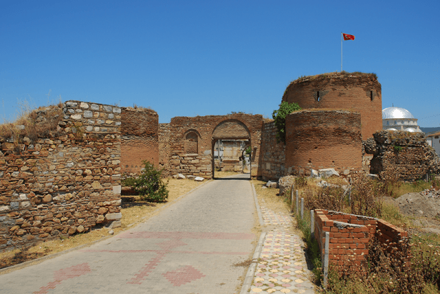 Iznik Castle - Image 1