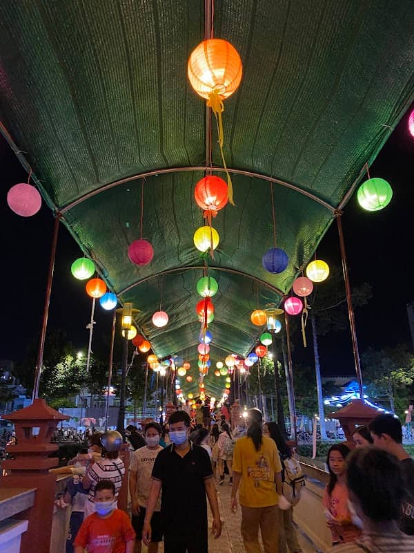 Cầu Tình yêu hồ Nguyễn Du - Image 2