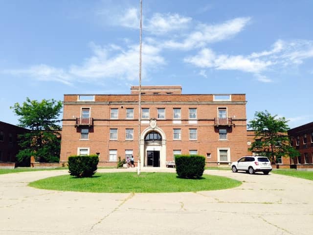 Hill View Manor - Image 1