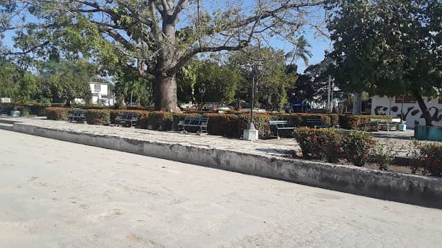Madres Park - Image 1