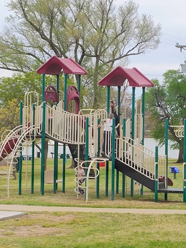 Post City Park - Image 1