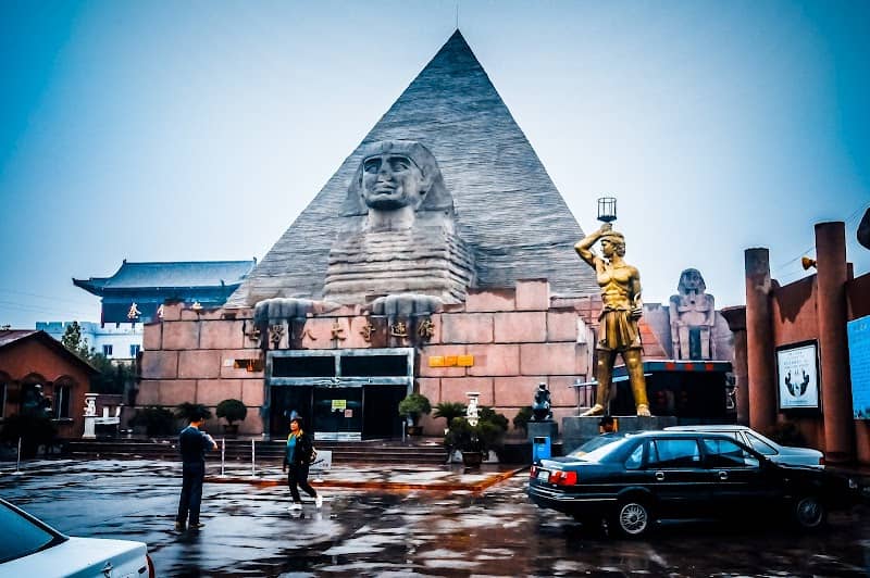 The Eight Greatest Wonders of the World Museum - Image 1
