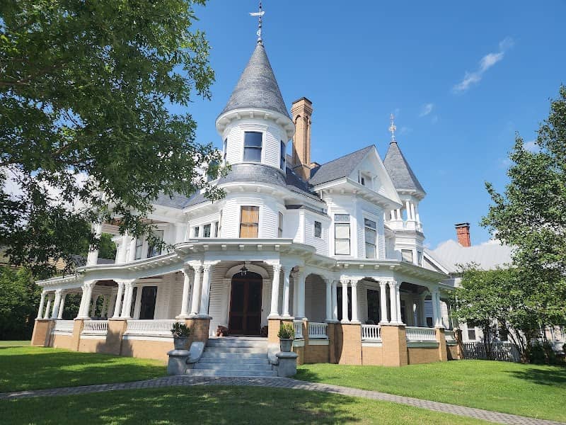 Blades House - Image 1