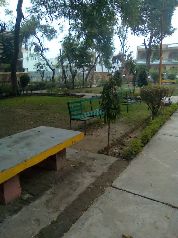 Thekedar Karam Singh Park - Image 1
