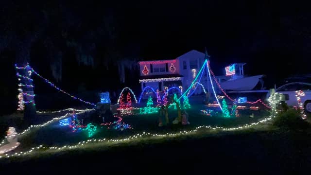 Greyfield drive Christmas Light Show - Image 2