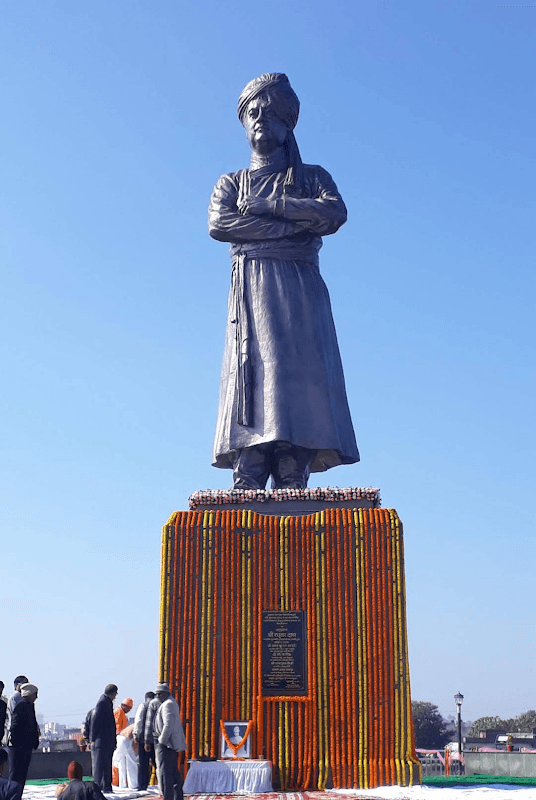 Swami Vivekanand Statue - Image 1