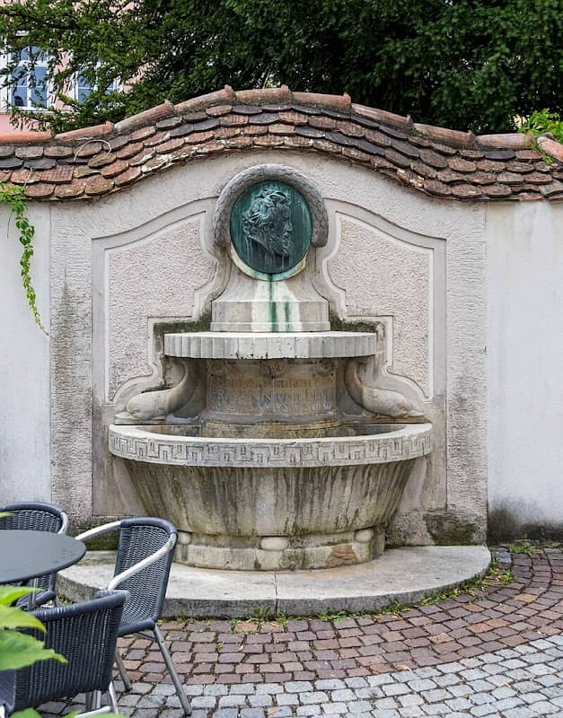 Lingg-Brunnen - Image 2