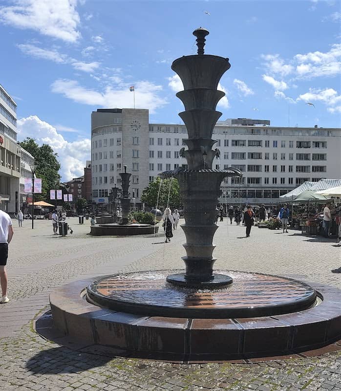 Brunnen Gustav Adolfs torg - Image 1