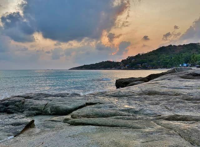 Sea Rocks @ West End Thong-son Bay - Image 1