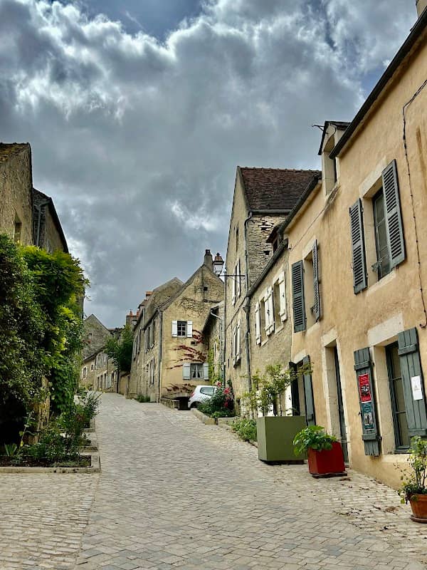 Vézelay Tours - Image 1