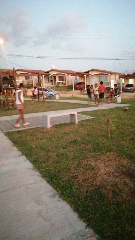 #2 Quintas de Lago Emperador Park - Image 2