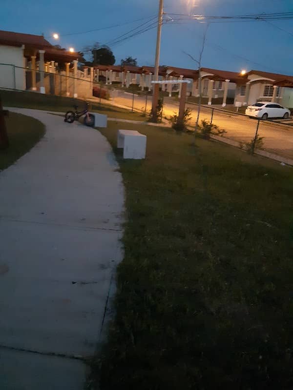 #2 Quintas de Lago Emperador Park - Image 1