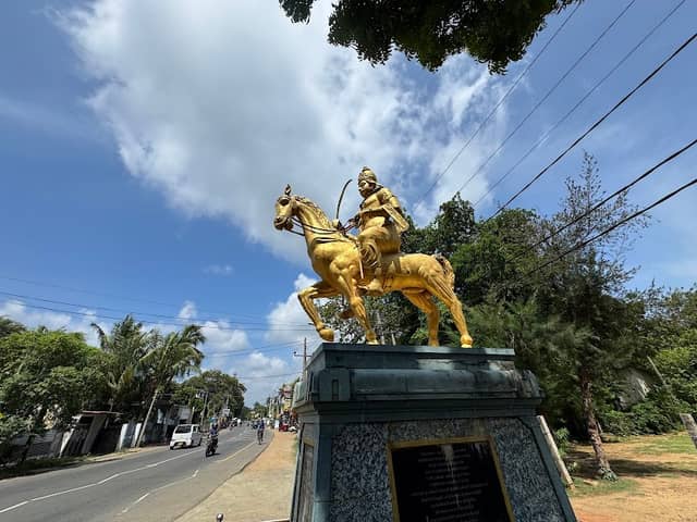 King Sangiliyan's Statue - Image 1