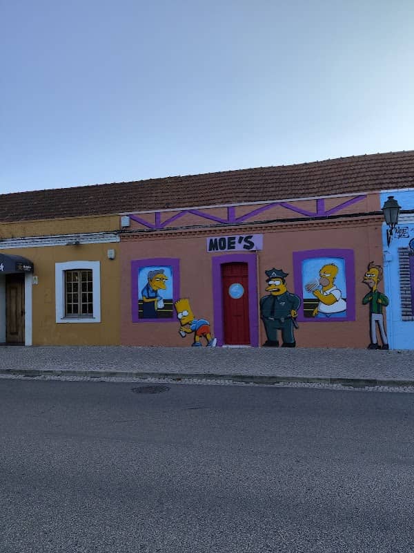 Graffiti Simpson Bares - Image 1