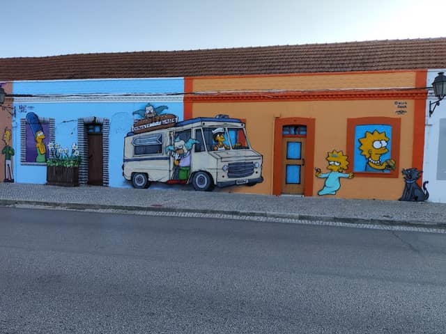 Graffiti Simpson Bares - Image 2