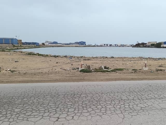 bâtinent de bord de mer . - Image 1