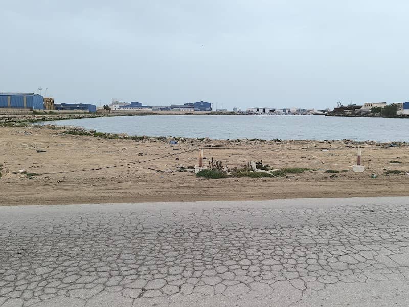 bâtinent de bord de mer . - Image 1