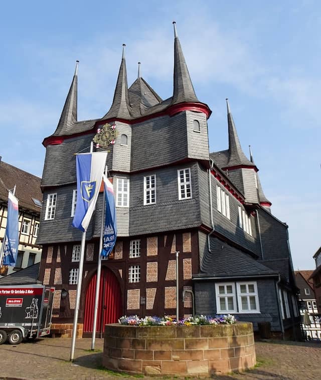 Brunnen vor dem Rathaus - Image 1