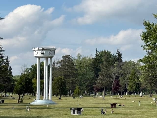 Acacia Park Cemetery - Image 2
