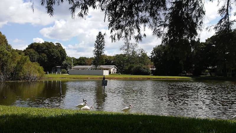 Lake Villa Park - Image 2