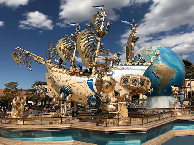DisneySea Plaza & Park Entrance - Image 1