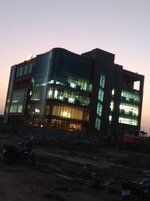 PARK Sec 83A IT CITY - Image 1