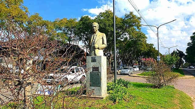 Monumento a Carlos Gardel - Image 1