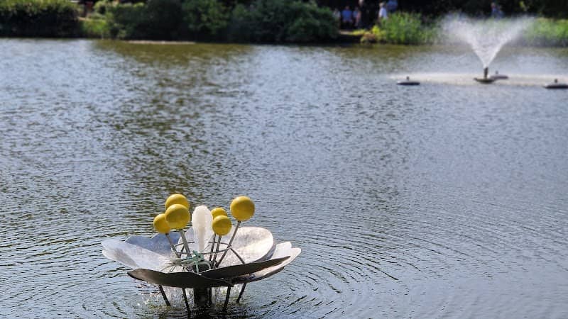 Blüten-Brunnen, Renkenörener See - Image 1