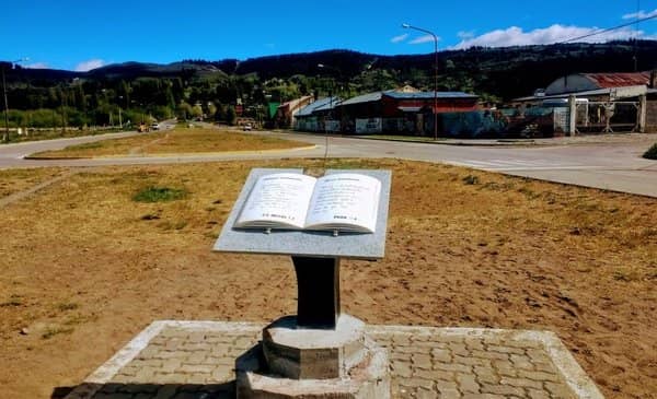 Monumento a la biblia - Image 1