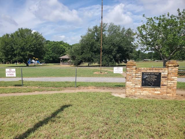 Poynor City Park - Image 1