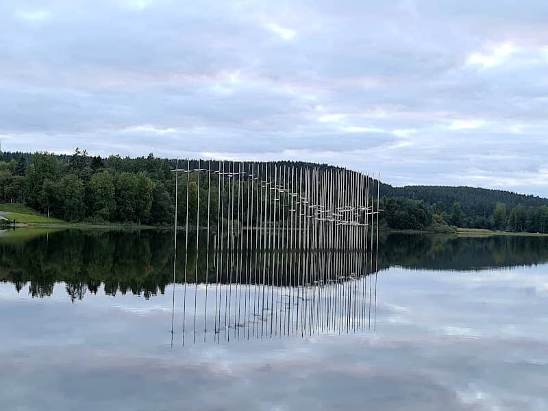 Lentoon - Floating Bird Sculpture - Image 2