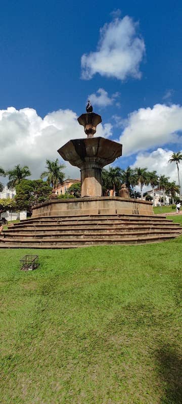 Praça da matriz de Vassouras - Image 1