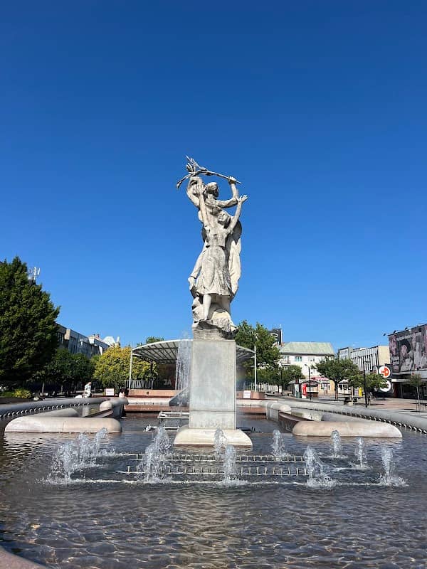 Fontána lásky so sochou Jar na Zemplíne - Image 1