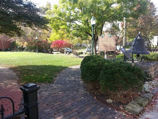Opera House Park - Image 2