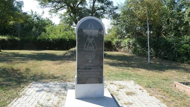 Holokauszt Emlékpark - Image 1