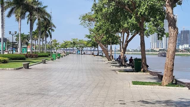 Sisowath Riverside Park - Image 1