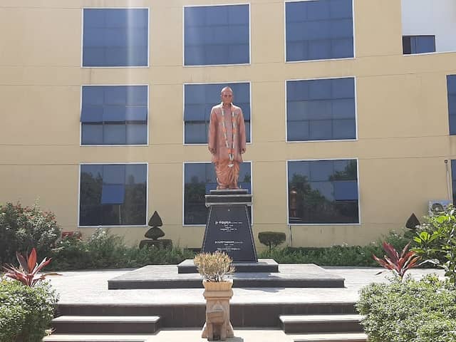 K Puttaswamy Statue - Image 1