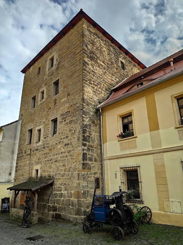 Panský dvůr a Pikartská věž - Image 1