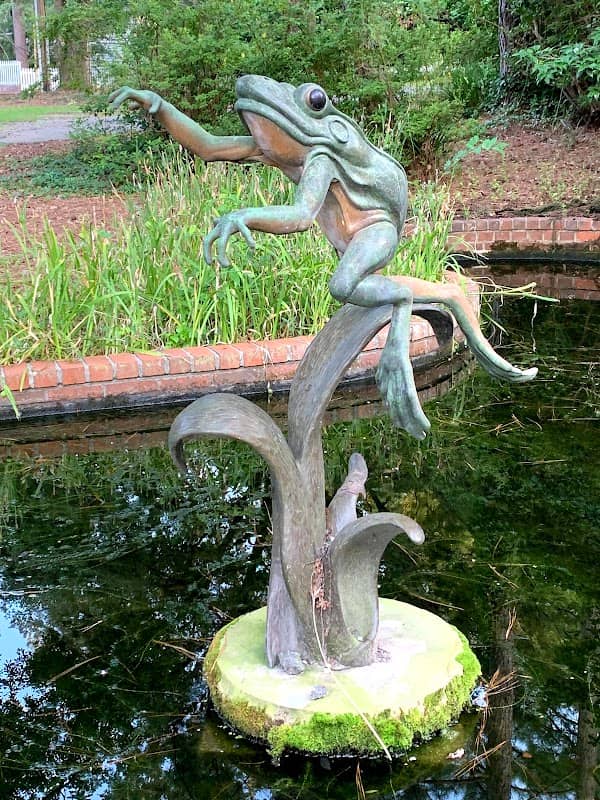 Hop To It - Sculpture in the South - Image 1