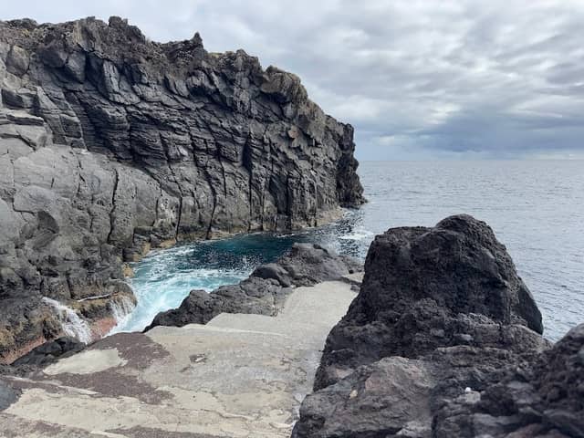 Ocean cliff diving - Image 1