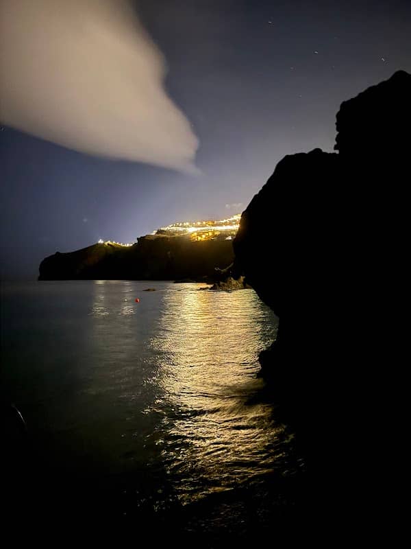 Ocean cliff diving - Image 2