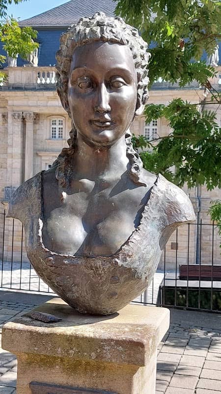 Skulptur der Wilhelmine von Brandenburg-Bayreuth - Image 2