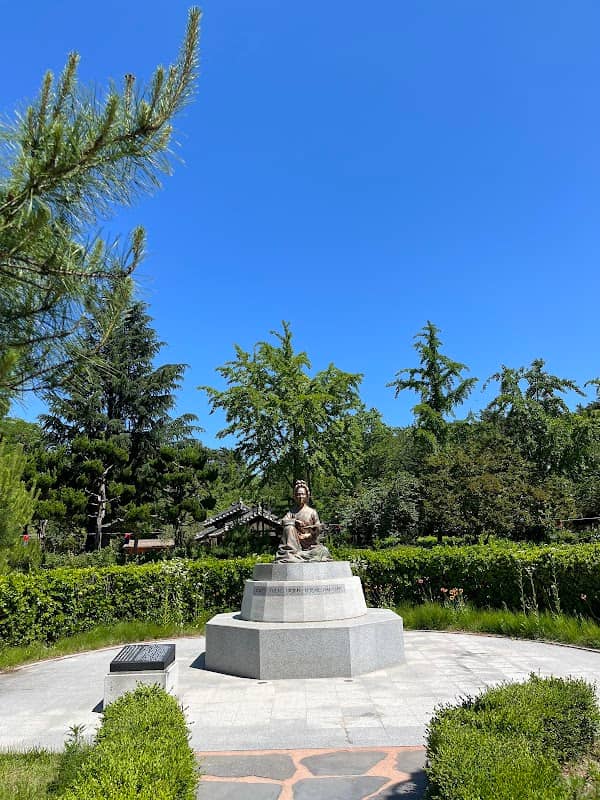 Heo Gyun Heo Nanseolheon Memorial Park - Image 2