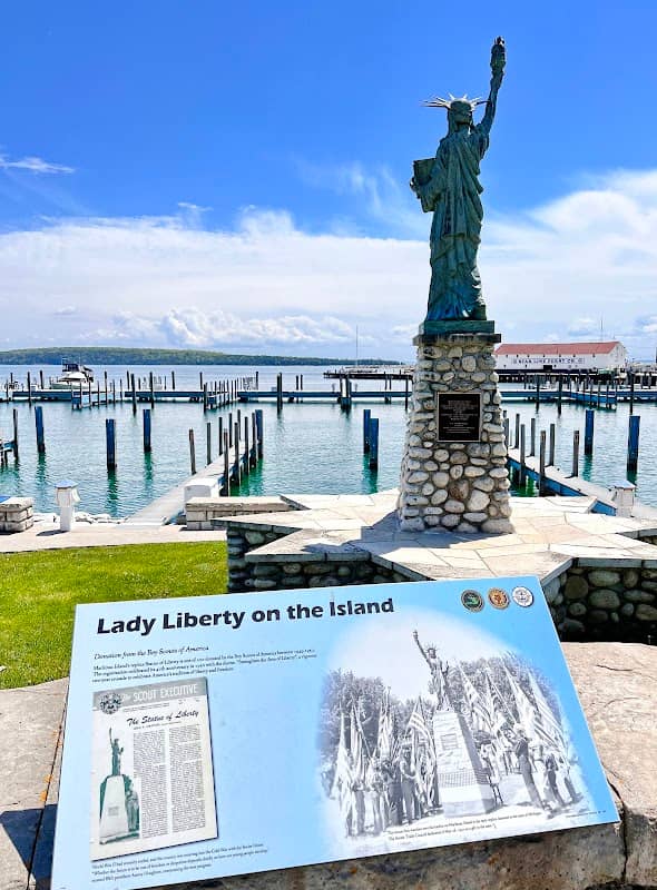 Lady Liberty on the Island - Image 2