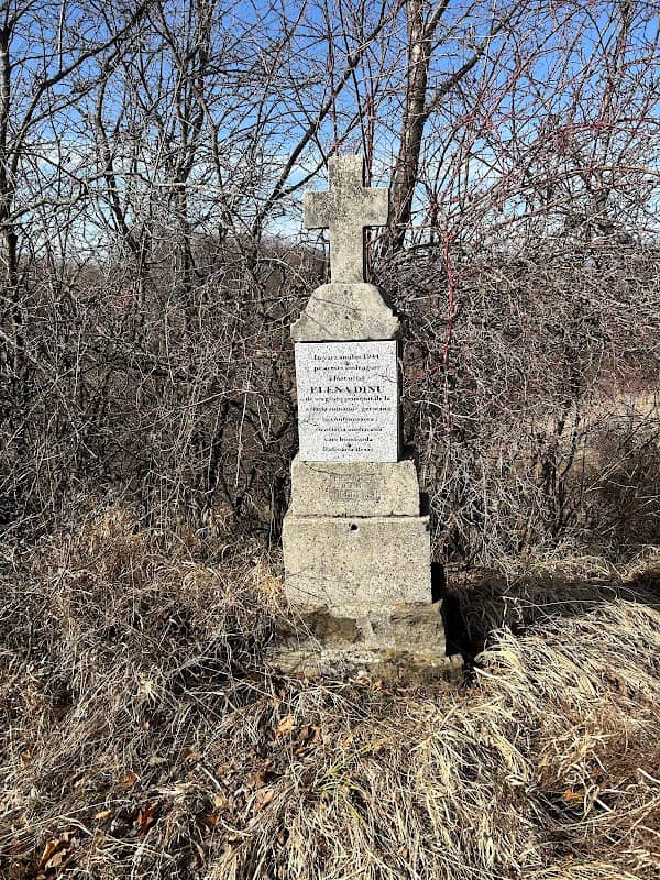 Ciobăniței Cross Monument - Image 1