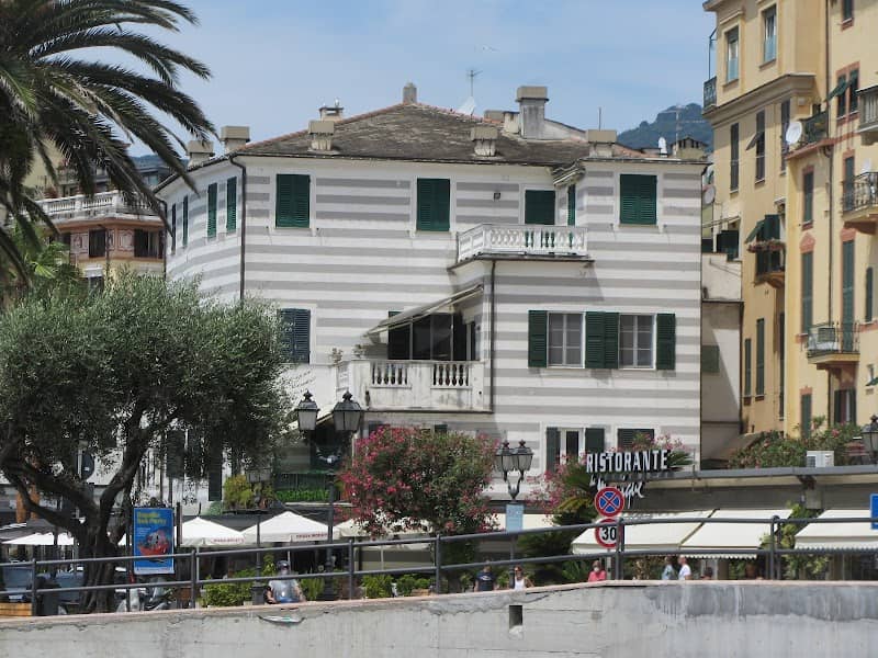 Piazza J. Erhard - Image 1