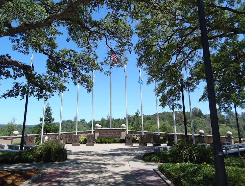Veterans Monument - Image 1